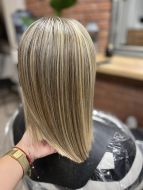 Asyemtria-Jaworzno-salon-fryzjerski-fryzjer-odswiezenie-kolory-blond-zabieg-restoring-2